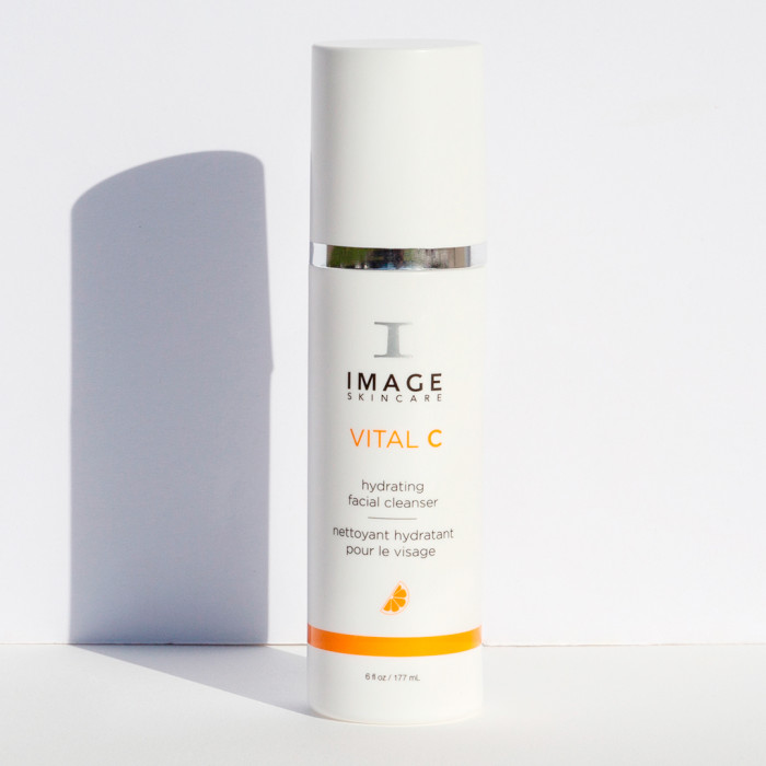 Очищающее молочко с витамином С VITAL C hydrating facial cleanser