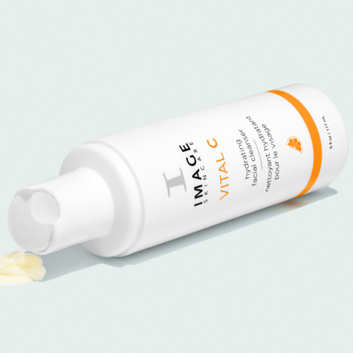 Очищающее молочко с витамином С VITAL C hydrating facial cleanser
